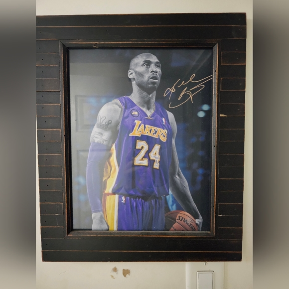 Kobe Bryant collectables - Picture 2 of 3